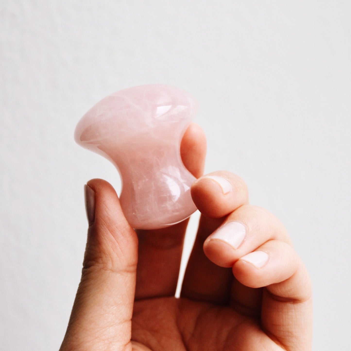 MOUNT LAI DE-PUFFING ROSE QUARTZ EYE MASSAGE TOOL